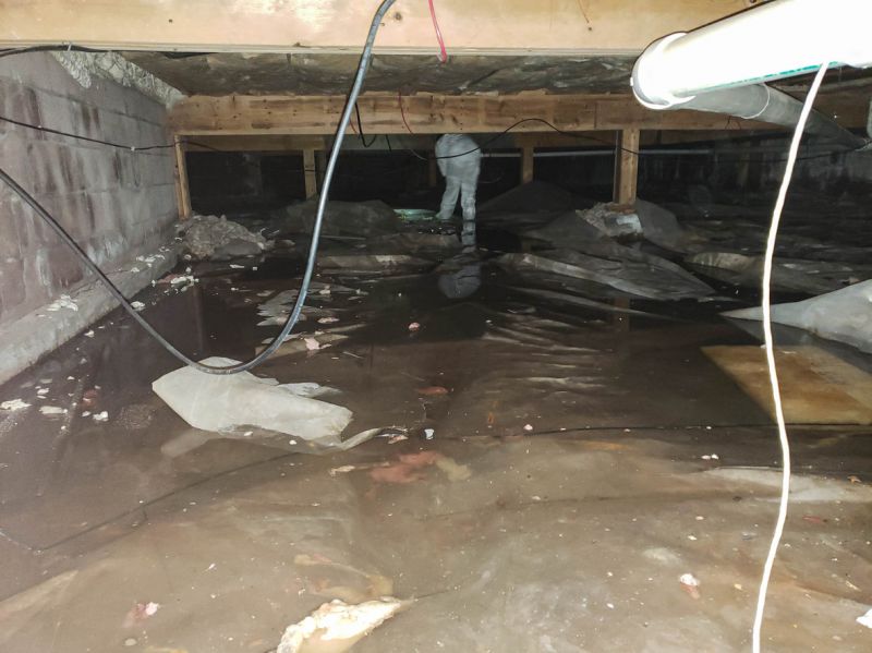 Encapsulated Crawlspace with Vapor Barrier